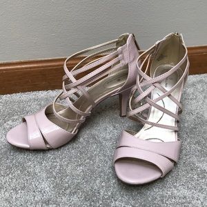 Bandolino blush strappy heels size 9